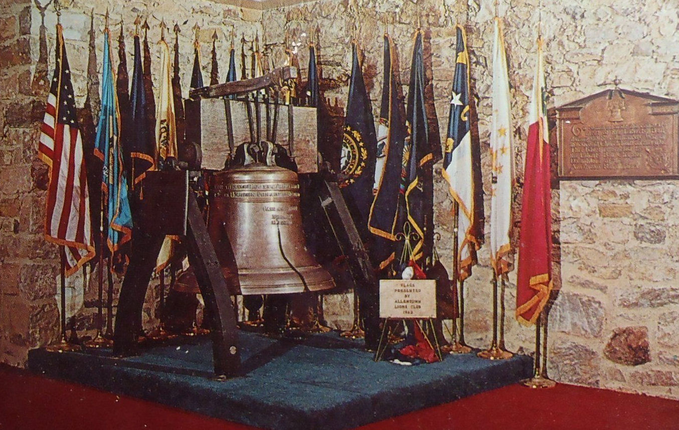 Replica van de Liberty Bell, gelegen in de kelder van Zion's Memorial Church, Allentown, Pennsylvania, 1962