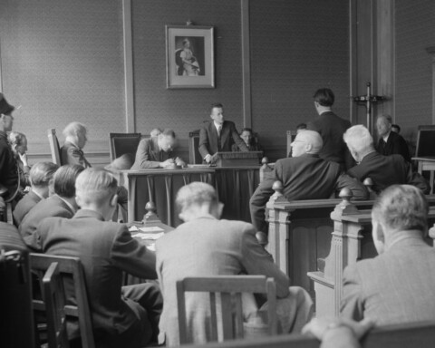 Eerste zitting van het Tribunaal Bijzondere Rechtspleging in Den Bosch, 26 juli 1945