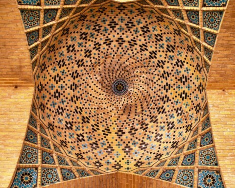 Mozaïek in de Nasir al Molkmoskee in de Iraanse stad Shiraz