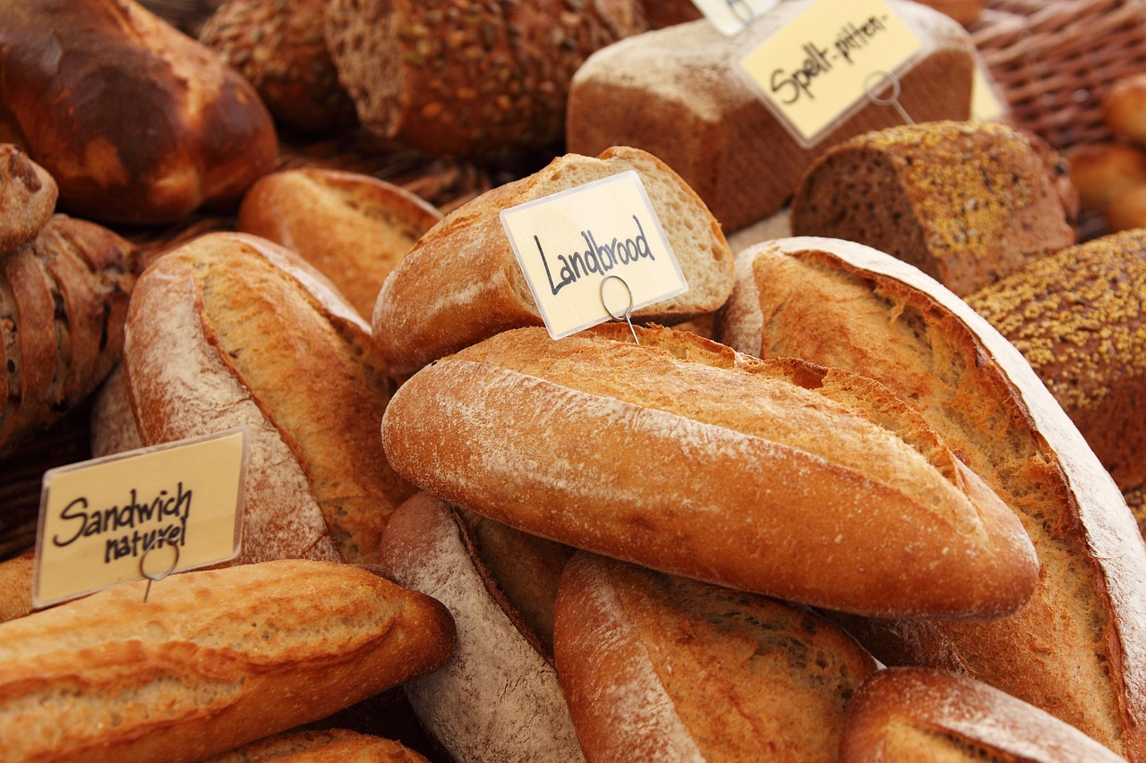 Verschillende soorten brood in een bakkerij