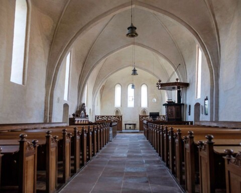 Interieur van de kerk in Eenrum, eigendom van de Stichting Oude Groninger Kerken.