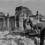 Opruimwerkzaamheden voor het zwaar beschadigde Rijksdaggebouw in Berlijn, 1947.