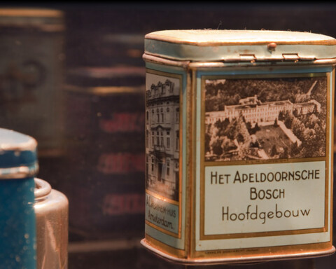 Oud collectebusje ten behoeve van het Apeldoornsche Bosch