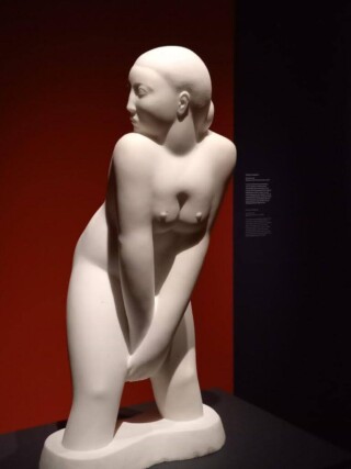 Oscar Jespers, Susanna, wit marmer 1956 – Museum voor Schone Kunsten, Gent