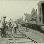 Indiase arbeiders herstellen in 1914 een deel van de Uganda Railway Line