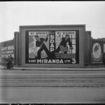 Nico Swaager, 'Frederiksplein. Biljet van de SDAP; Kiest Miranda lijst 3', 1931, Stadsarchief Amsterdam. Uit: Het verhaal van Nederland - Amsterdam