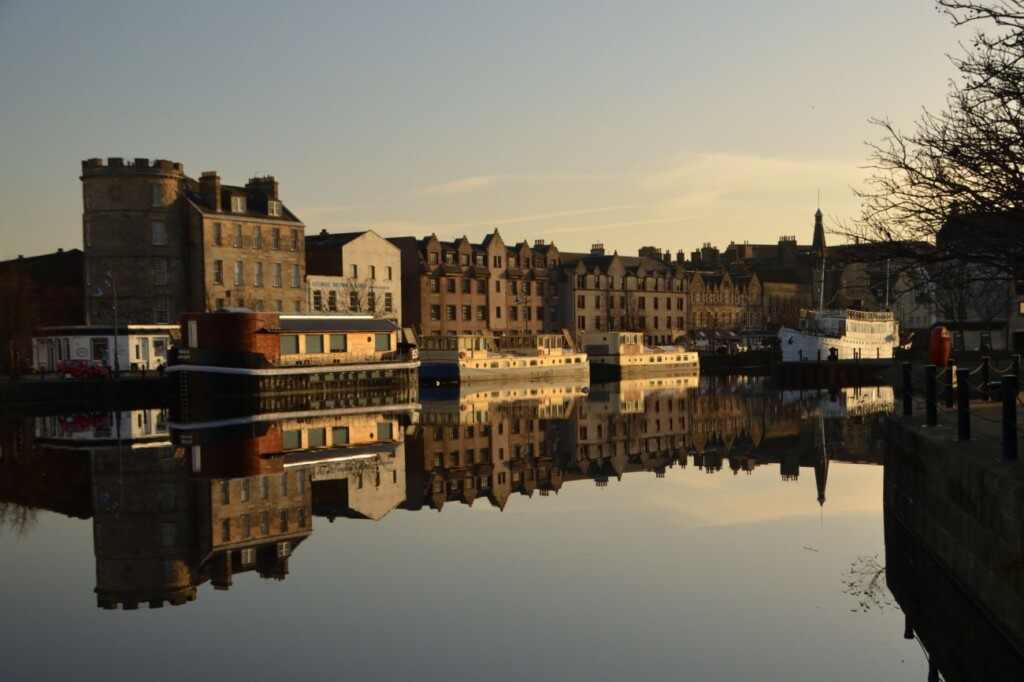 De historische haven van Leith