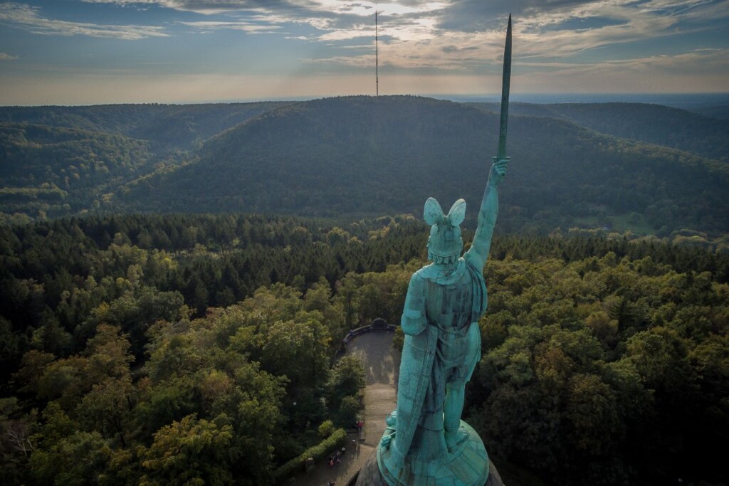 Hermannsdenkmal vanuit de lucht, gezien