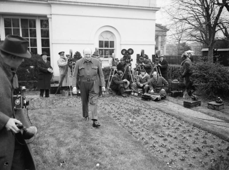 Winston Churchill in januari 1942 in zijn 'siren suit', tijdens zijn bezoek aan het Witte Huis