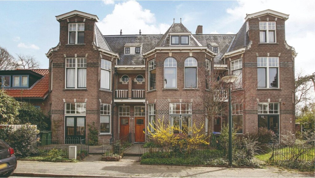 Drievoudige villa aan de Nassauweg 28-30-32 te Wageningen