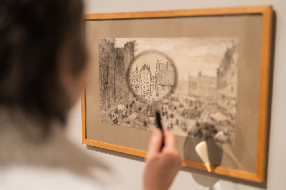 Met een vergrootglas de details op tekeningen van Jules De Bruycker bewonderen