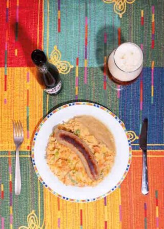Groentestoemp met appelmoes en witte pens. Foto: Fleur Willems