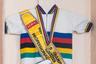 Trui, lint en pet van wereldkampioen Jean-Pierre Monseré, Leicester 1970