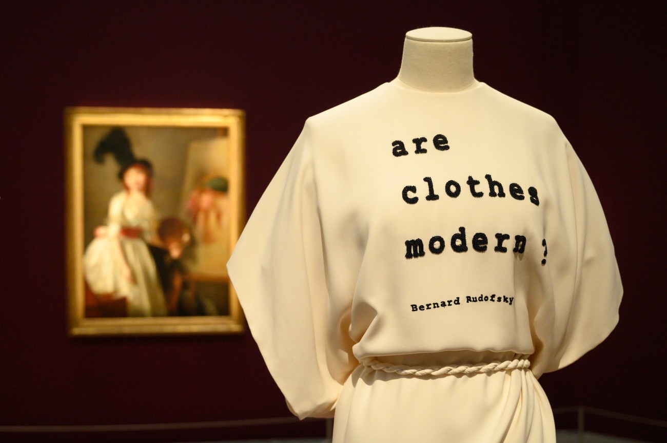 Zaaloverzicht van de tentoonstelling S'habiller en artiste