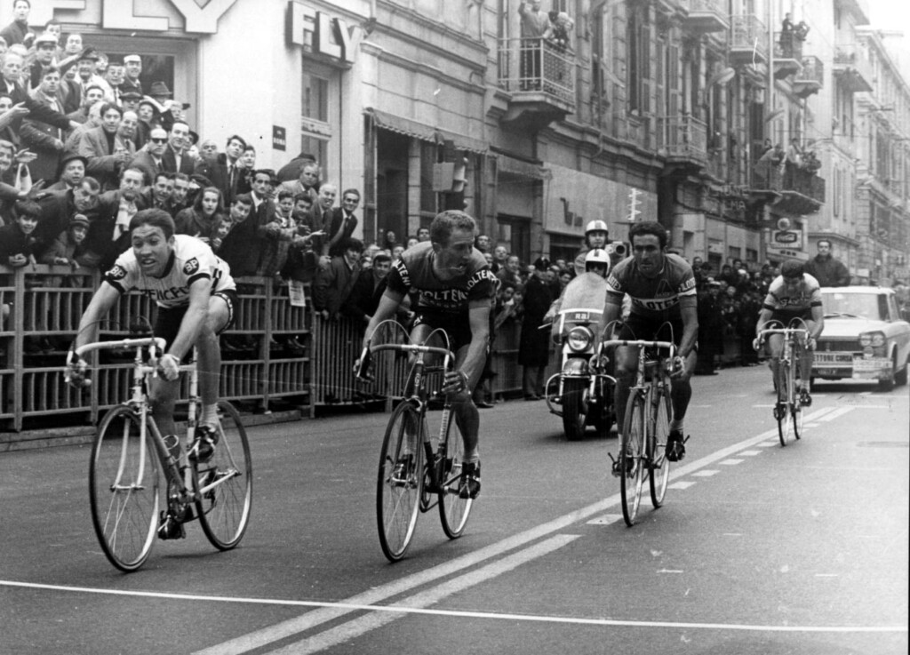 Eddy Merckx wint Milaan-San Remo editie 1967, voor Gianni Motta, Franco Bitossi en Felice Gimondi