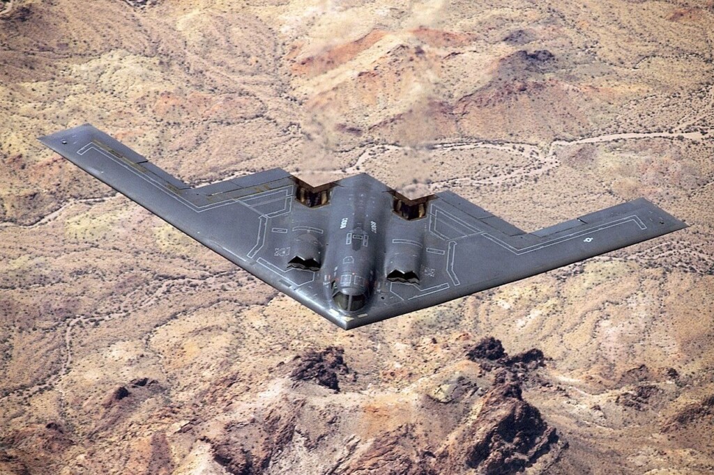 De eerste openbaar gemaakte vlucht van de B-2 stealthbommenwerper in 1989.
