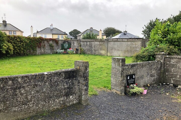 Het vermoedelijke massagraf bij het Bon Secours Mother and Baby Home in Tuam