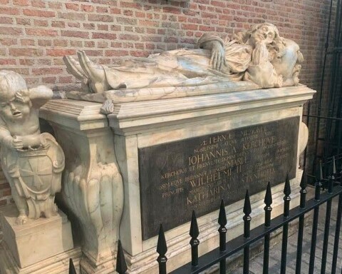 Grafmonument van Johannes van Kerckhove (Polyander) in de Sint-Pieterskerk in Leiden