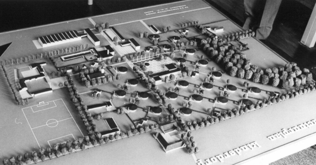 Een maquette van het Kinderdorp-Weesinrichting Neerbosch, 1963 