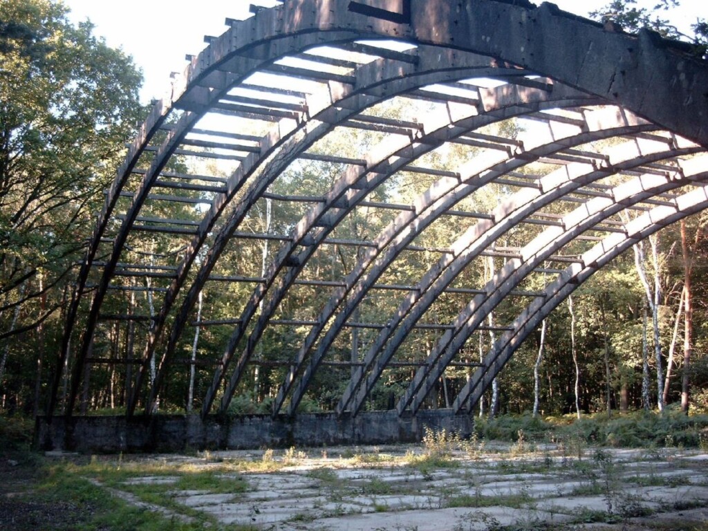 Overblijfselen van een hangar van Fliegerhorst-Venlo