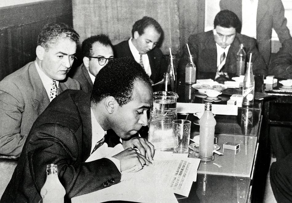 Fanon tijdens een schrijversconferentie in Tunis, 1959.