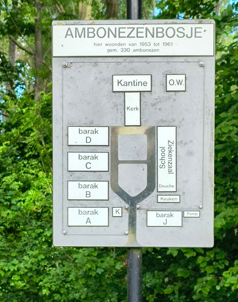 Informatiebord bij de ingang van het Ambonezenbosje