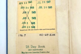 Leenkaart van het boek 'Your Child, His Family, and Friends' met stempels uit 1943.