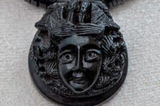 De ketting met het hoofd van Medusa