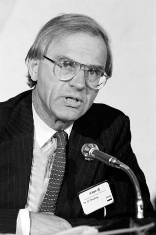 Onno Ruding in 1990