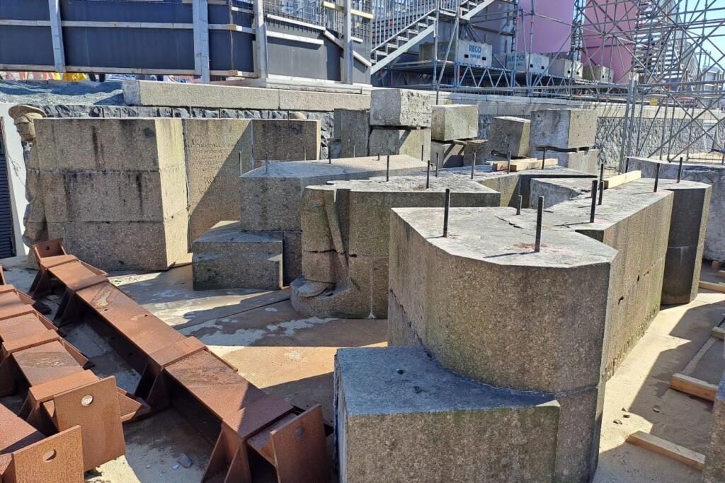 Het gedemonteerde monument