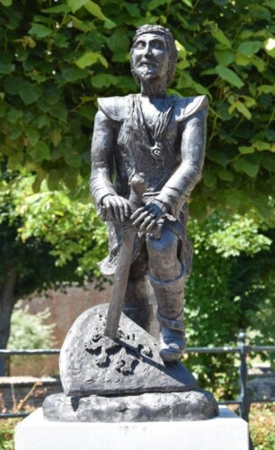 Bronzen beeld van Witte van Haamstede bij kasteel Haamstede