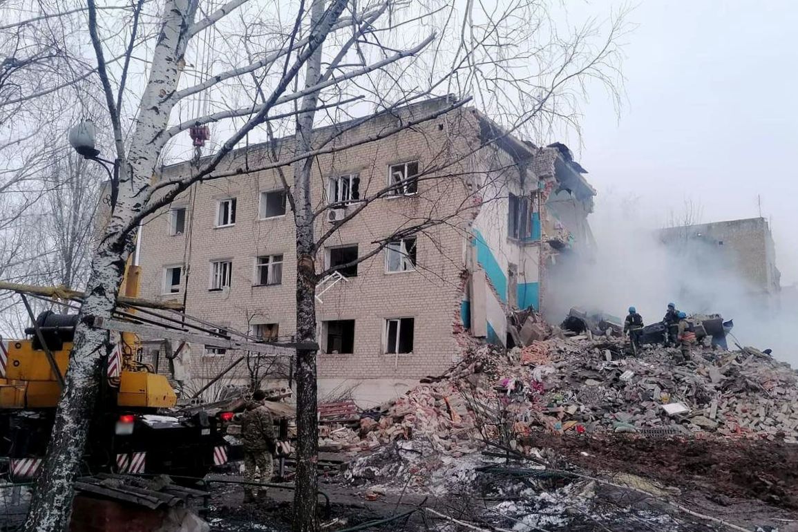Vernielingen in Njoe-Jork (Donbas) na een Russisch bombardement op 15 januari 2024