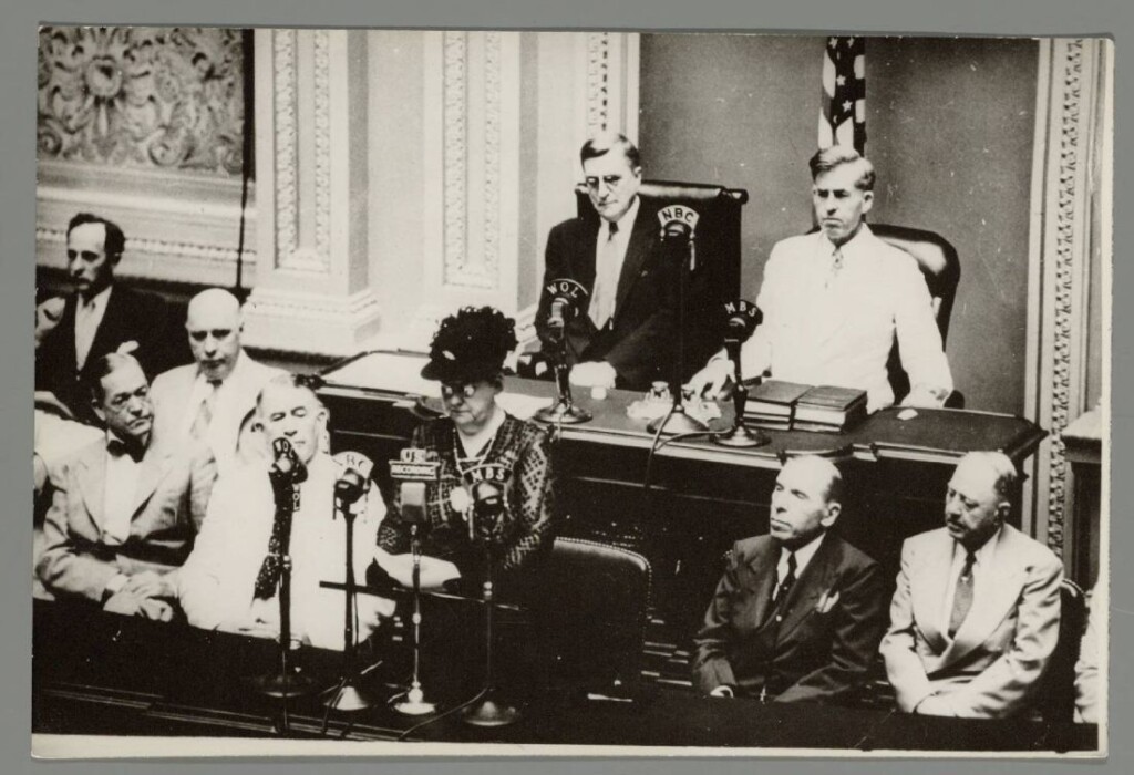 Wilhelmina in 1942 in de VS. Hier spreekt ze het Amerikaanse Congres toe.