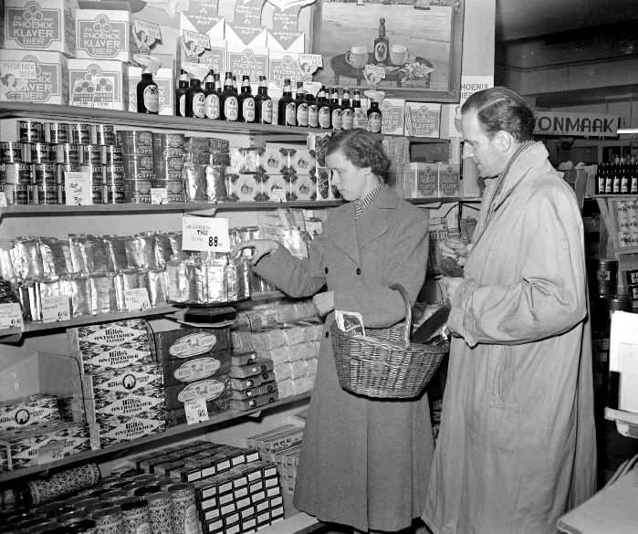 Het interieur in de zelfbedieningswinkel