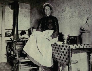 Latere foto van Calamity Jane als 'gewone frontiervrouw' (1901) 