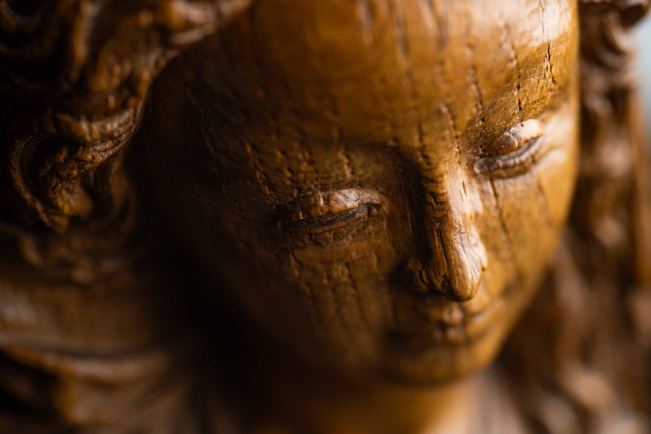 Maria met kind (detail), ca 1500, toegeschreven aan de Meester van Utrechtse Stenen Vrouwenkop. Collectie Museum Catharijneconvent.