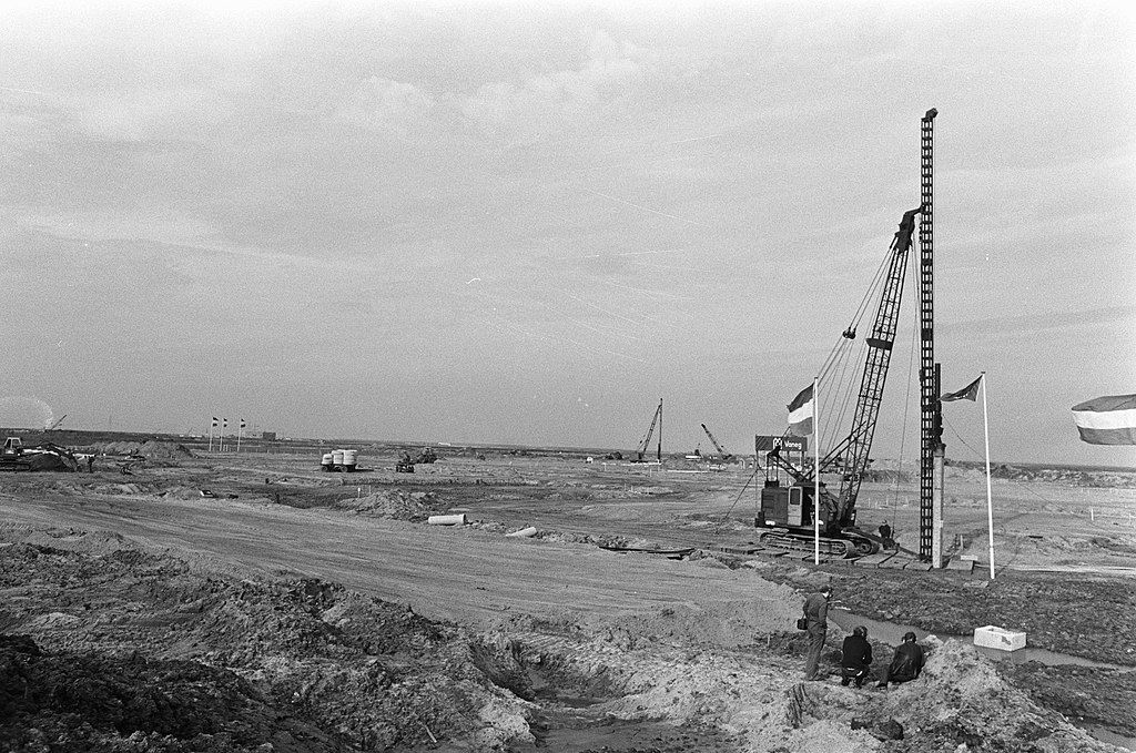 De eerste paal van Almere, 30 september 1975