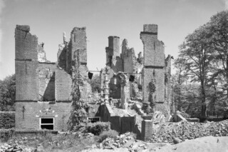 Van kasteel Zuylestein restte na tweedaags bombardement in 1945 slechts een ruïne