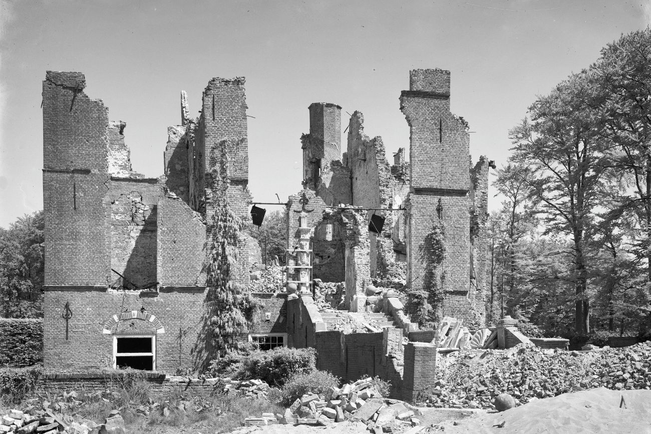Ruïne van kasteel Zuylestein in 1946