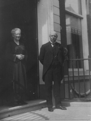 Li van Starkenborghs ouders Edzard en Christine in Groningen, tussen 1917 en 1925