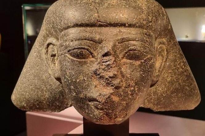 Foto van de sculptuur - Inspectie Overheidsinformatie en Erfgoed