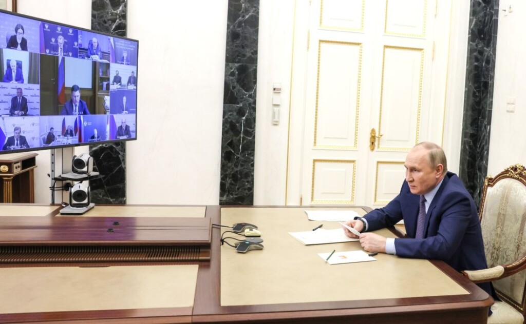 Vladimir Poetin tijdens een videoconferentie