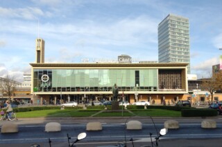 Eindhoven Centraal - Het nieuwe museum komt op enkele munten loopafstand van het station.