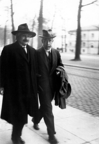 Niels Bohr Albert Einstein