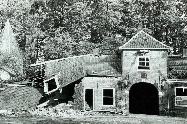 Het vernietigde poortgebouw van kasteel Zuylestein