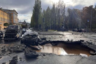 Gevolgen van een Russische raketaanval op Kiev, oktober 2022