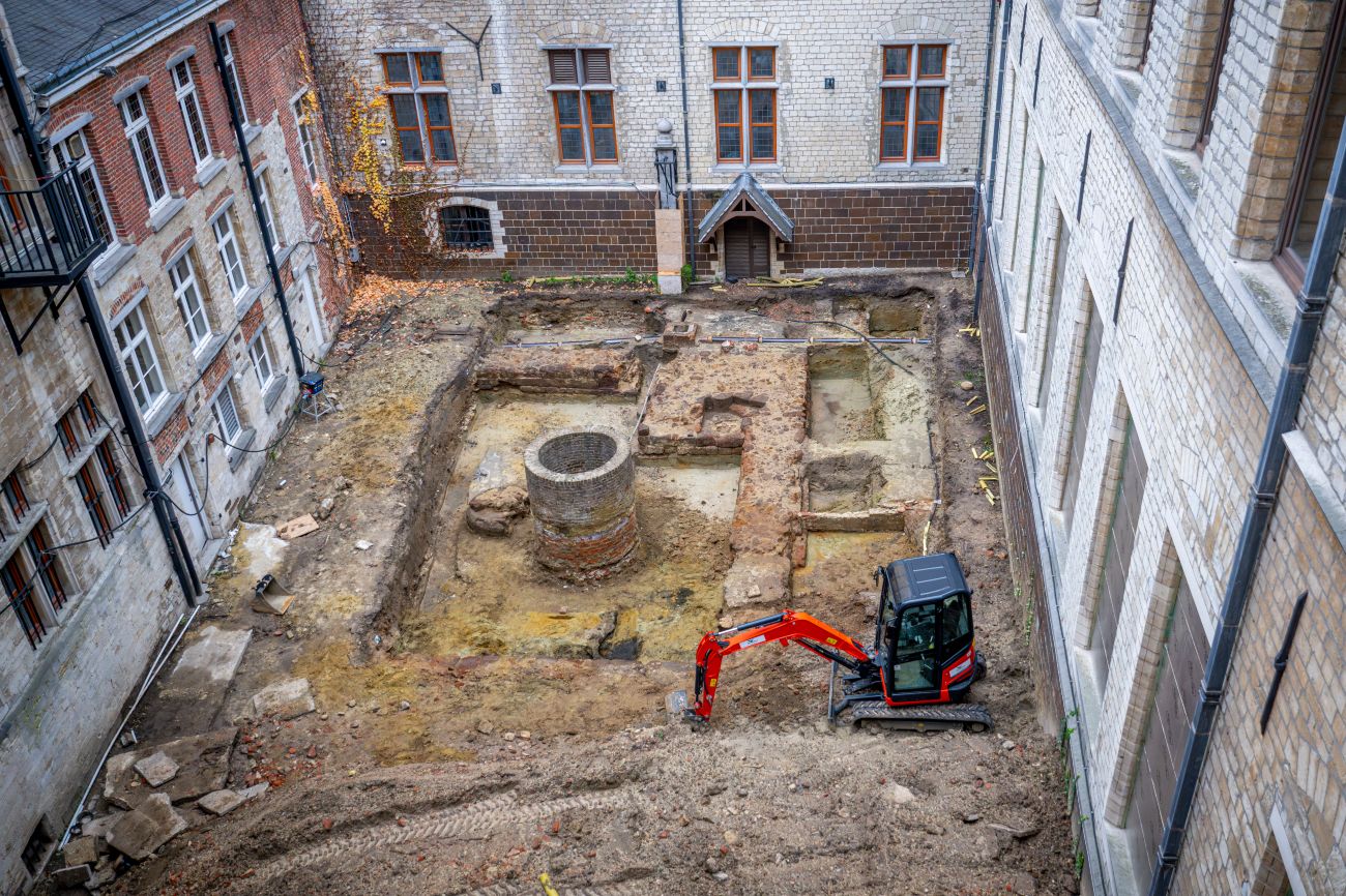 Blik op de opgravingslocatie