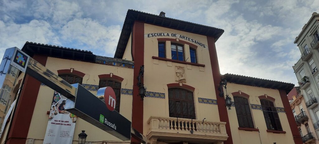Ambachtsschool in de Avenida Regne de València, 40