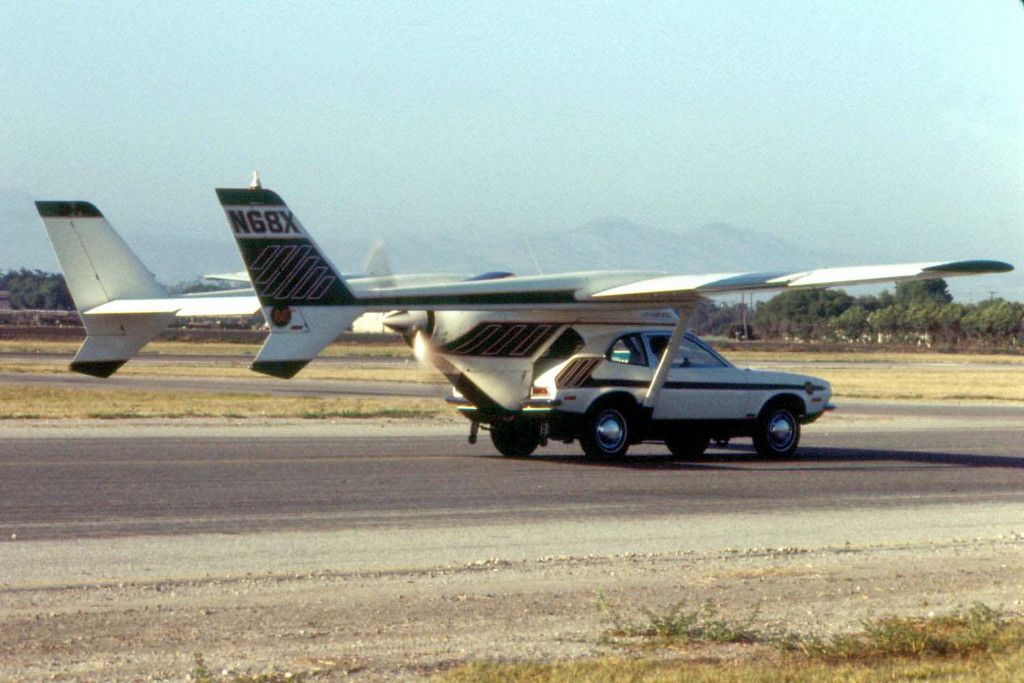 De Ave Mizar op Oxnard Airport (Californië), waar in de zomer van 1973 testvluchten werden voorbereid.