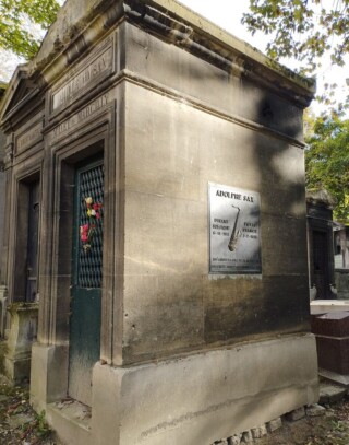Tombe van Adolphe Sax